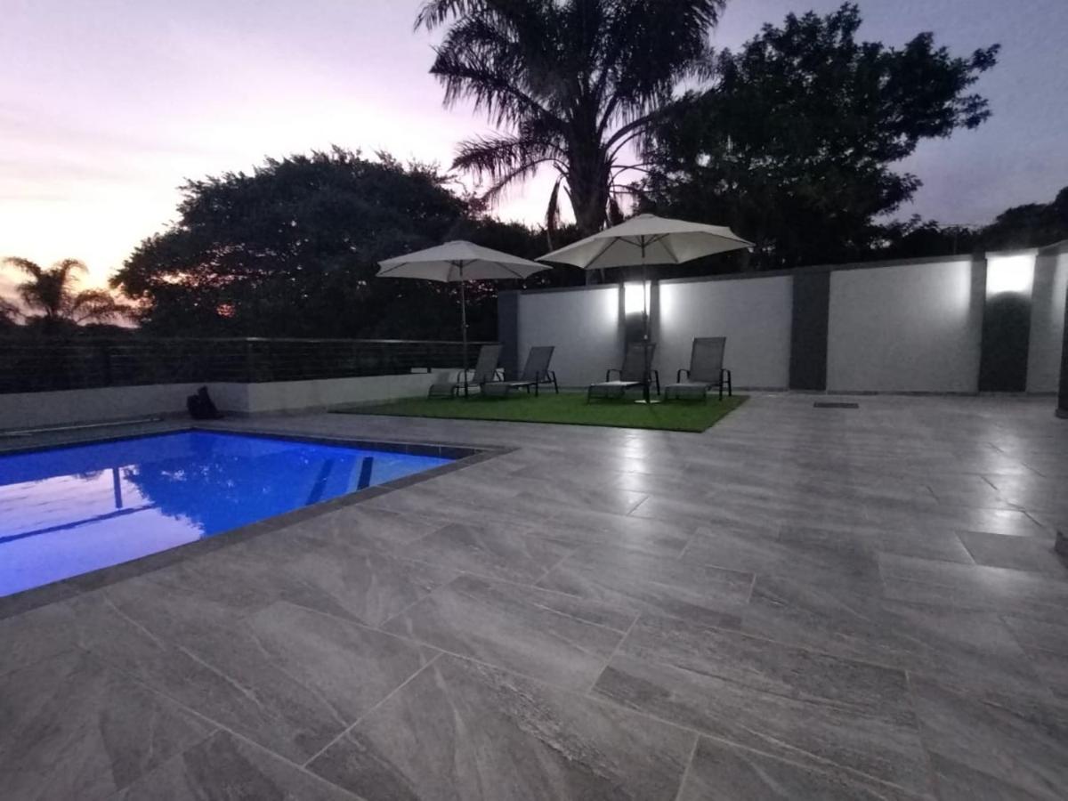 Casa De Luxe Hotel Ballito Buitenkant foto