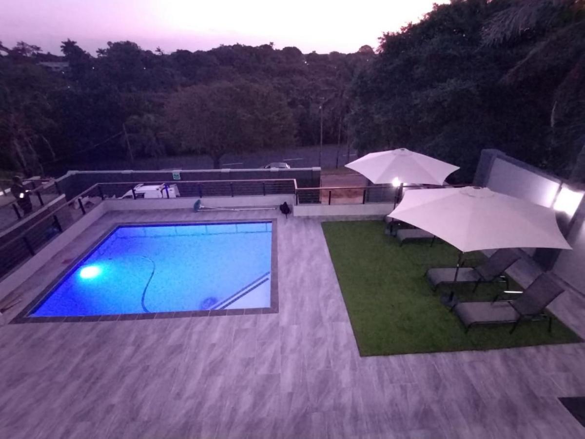 Casa De Luxe Hotel Ballito Buitenkant foto